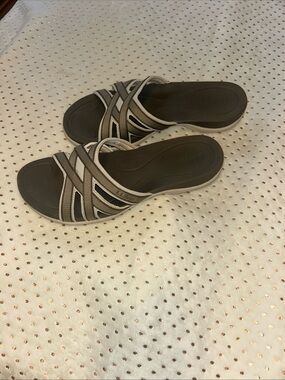 LL Bean Women's Crisscross Slide Sandals in Brown and Cream 10